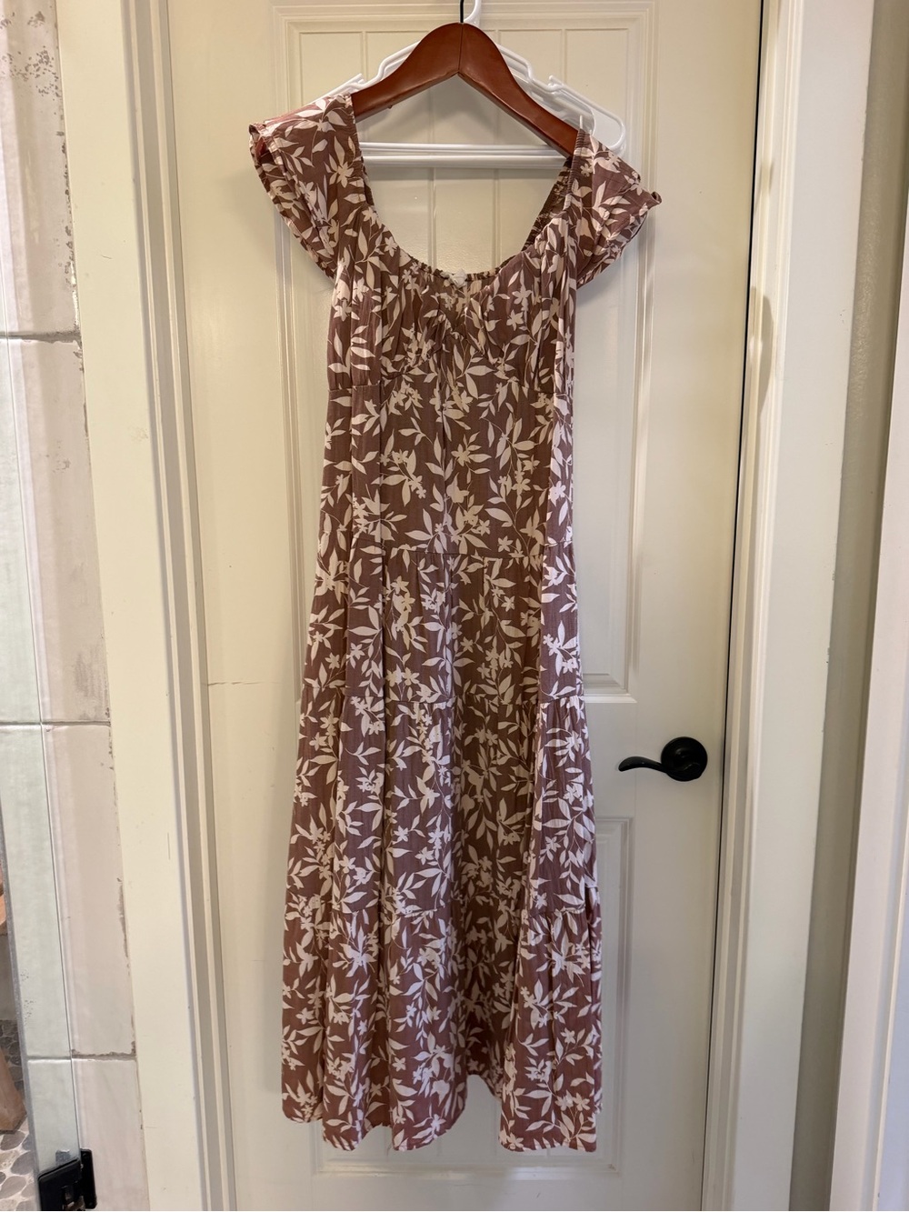 Blu Pepper Floral Cream Print Maxi Dress. Size large. Excellent condition.